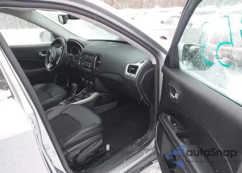 2018 Jeep Compass Latitude 4X4 из США, поврежденный, VIN 3C4NJDBB6JT360824